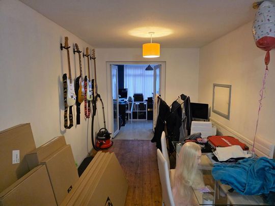 3 bedroom semi-detached house to rent - Photo 1