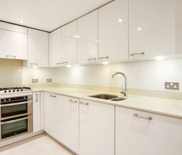 2 bedroom, 2 bathroom penthouse on a prestigious garden square in M... - Photo 3