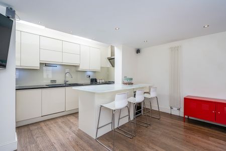 2 bedroom mews to rent - Photo 4