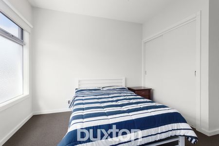 THE LIVING IS EASY: LOW MAINTENANCE MODERNITY IN BAYSIDE POSITION - Photo 4