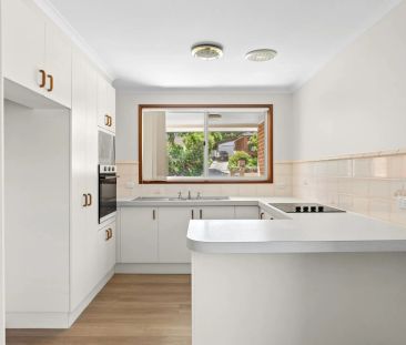 Charming 3-Bedroom Family Home with Spacious Yard & Double Garage - Photo 4