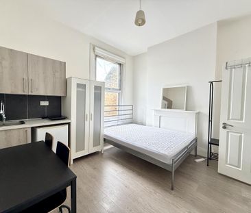 Studio to rent - Photo 2