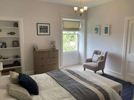 A beautifully presented upper flat in a converted traditional villa in the ever popular Perthshire town of Crieff. Ivy Knoll boasts impressive views across the - Photo 4