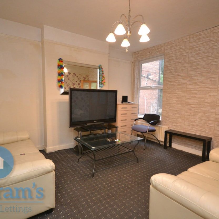 4 bed Detached House for Rent - Photo 1