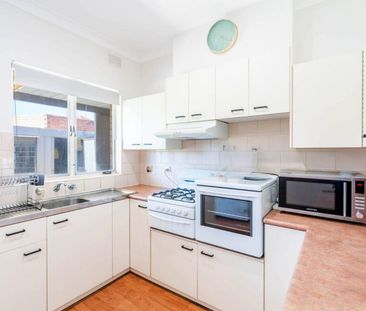 Charming Two-Bedroom Home for Rent in Plympton Park - Photo 3