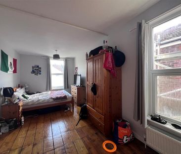 3 bedroom private hall to rent - Photo 3