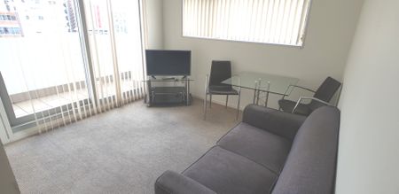 AUCKLAND CITY: Eden Terrace 8th floor one bedroom apartment with sea and city views - Photo 2