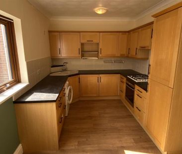 2 bedroom end of terrace house to rent - Photo 4