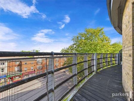 Quadrant Court, Jubilee Square, Reading, Berkshire, RG1 - Photo 5