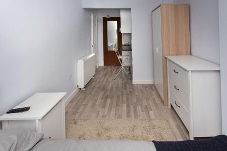 1 bedroom in a house share to rent - Photo 5