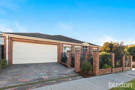 Three bedroom townhouse - Photo 5