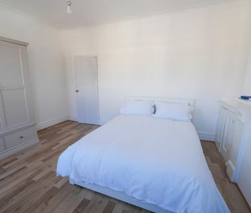 Room in a Shared House, Alloa Road, SE8 - Photo 1