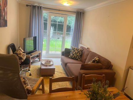 Room 1 : 12 Pickering Place, GU2 8AH - Photo 2