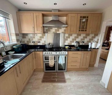 3 bedroom semi-detached house to rent - Photo 6