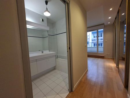 Location Appartement 5 pièces 121m² LYON 6ème - Photo 5