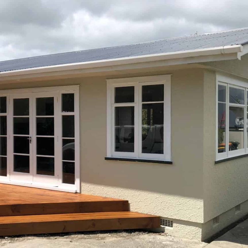 Private sunny 3 bedroom home - Photo 1