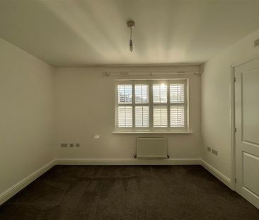2 bedroom semi-detached house to rent - Photo 4