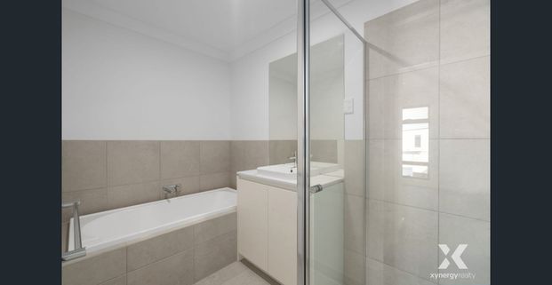 Modern & Spacious 4-Bedroom Townhouse in Mambourin - Photo 1