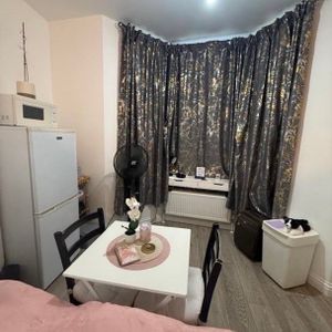 Room in a Shared House, St. Johns Avenue, NW10 - Photo 2