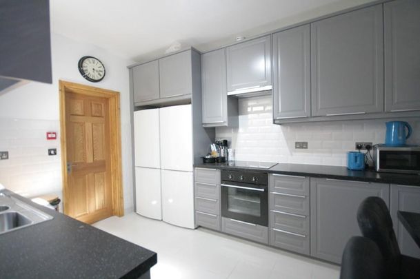 1 bedroom in a house share to rent - Photo 1