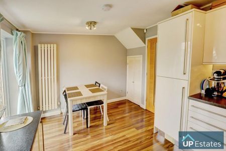 4 bedroom link detached house to rent - Photo 4