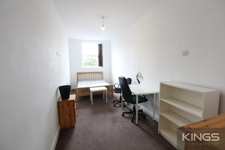 4 bedroom apartment to rent - Photo 2