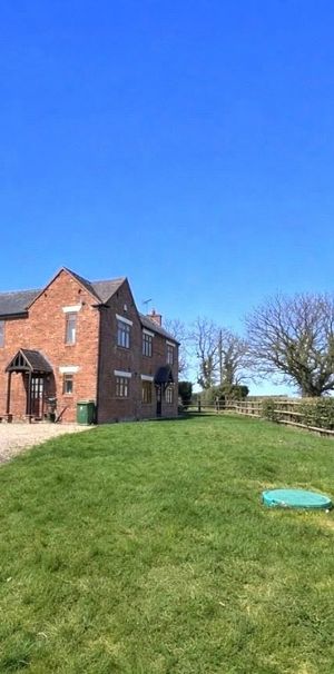 3 bedroom House To Let Total Size: 1346 SQ FT - Photo 1