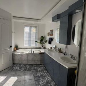 4 1/2 Saint-Mathias - Photo 2