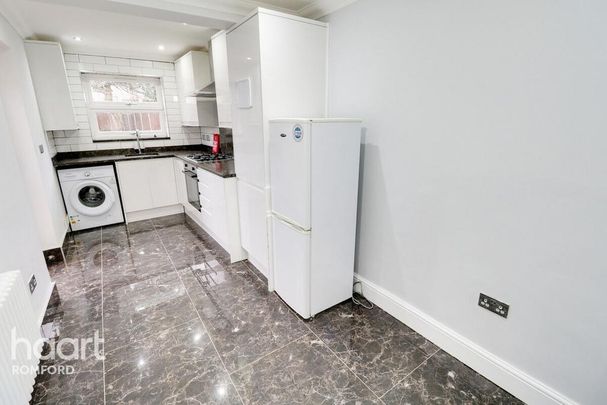 3 bedroom end of terrace house to rent - Photo 1