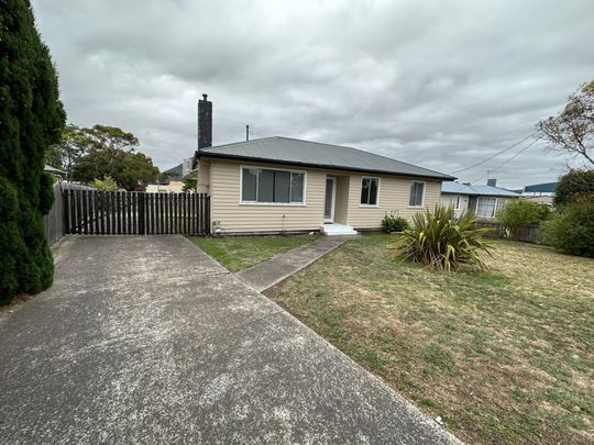 Conveniently located 3 Bedroom family home - Photo 1