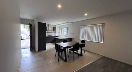 Spacious Home - Photo 2