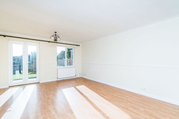 3 bedroom house to rent St. George Close, Bursledon, Southampton, SO31 - Photo 1