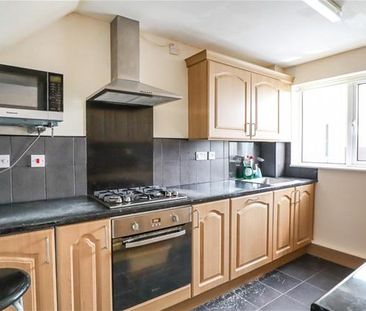 4 bedroom semi-detached house to rent - Photo 6