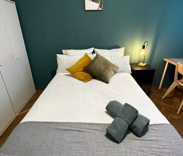 Room in a shared 8-bedroom apartment for rent in Sol, all bills included - Photo 1