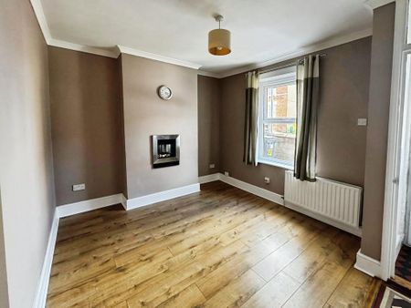 2 bedroom terraced house to rent - Photo 4
