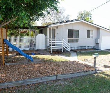 CHARMING HOME FOR RENT IN BARNEY POINT WITH 5KW SOLAR AVAILABLE NOW! - Photo 1