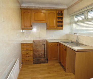 3 bedroom flat to rent - Photo 6