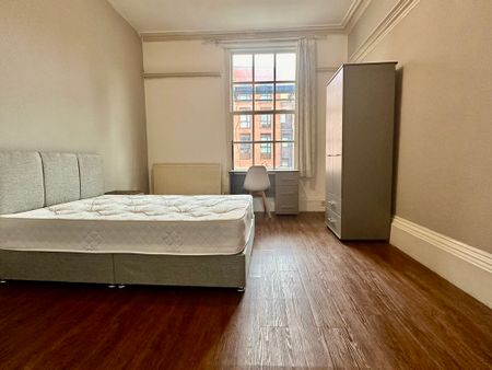 6 Bedroom Flat - Photo 2