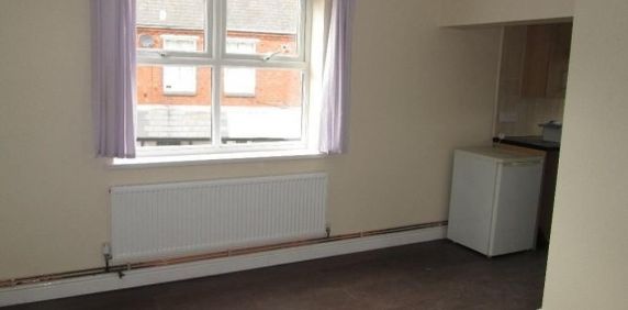 1 Bed - Mill Street, Brierley Hill, Birmingham - Photo 2