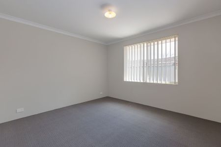 Spacious Family Home in a Prime Location! - Photo 5