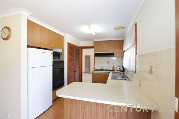 Spacious Living in Great Location&excl; - Photo 1