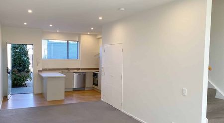 Modern Two Bedroom Unit in Convenient Location - Photo 4