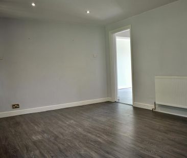 3 bedroom end of terrace house to rent - Photo 1