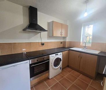 Chiltern Avenue, Farnborough, GU14 - Photo 1