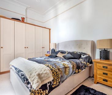 3 bedroom flat to rent - Photo 4