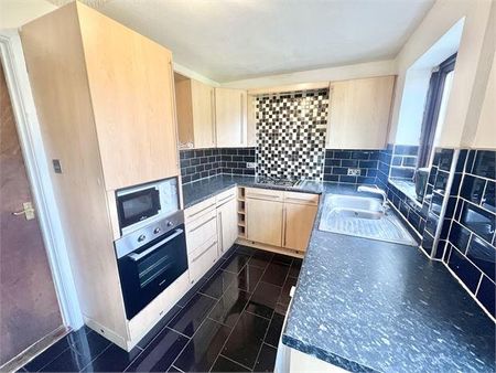 2 bedroom end of terrace house to rent - Photo 3