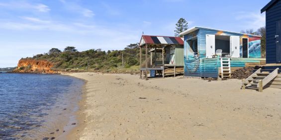 Fully Furnished Beachside Living in the Heart of Mornington - Photo 3