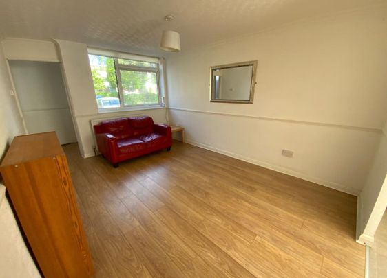 2 bedroom flat - ground floor to rent - Photo 1