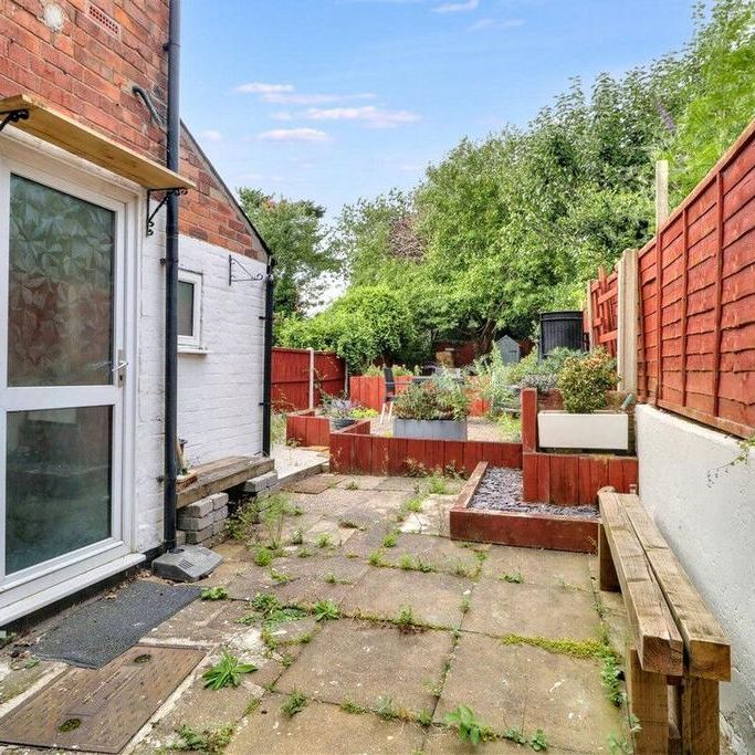 1 bedroom in a house share to rent - Photo 1