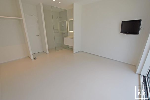 Nieuwbouwappartement met 1 slaapkamer gelegen in hartje Zoute met prachtig zicht over de villa's van het Zoute! - Foto 1